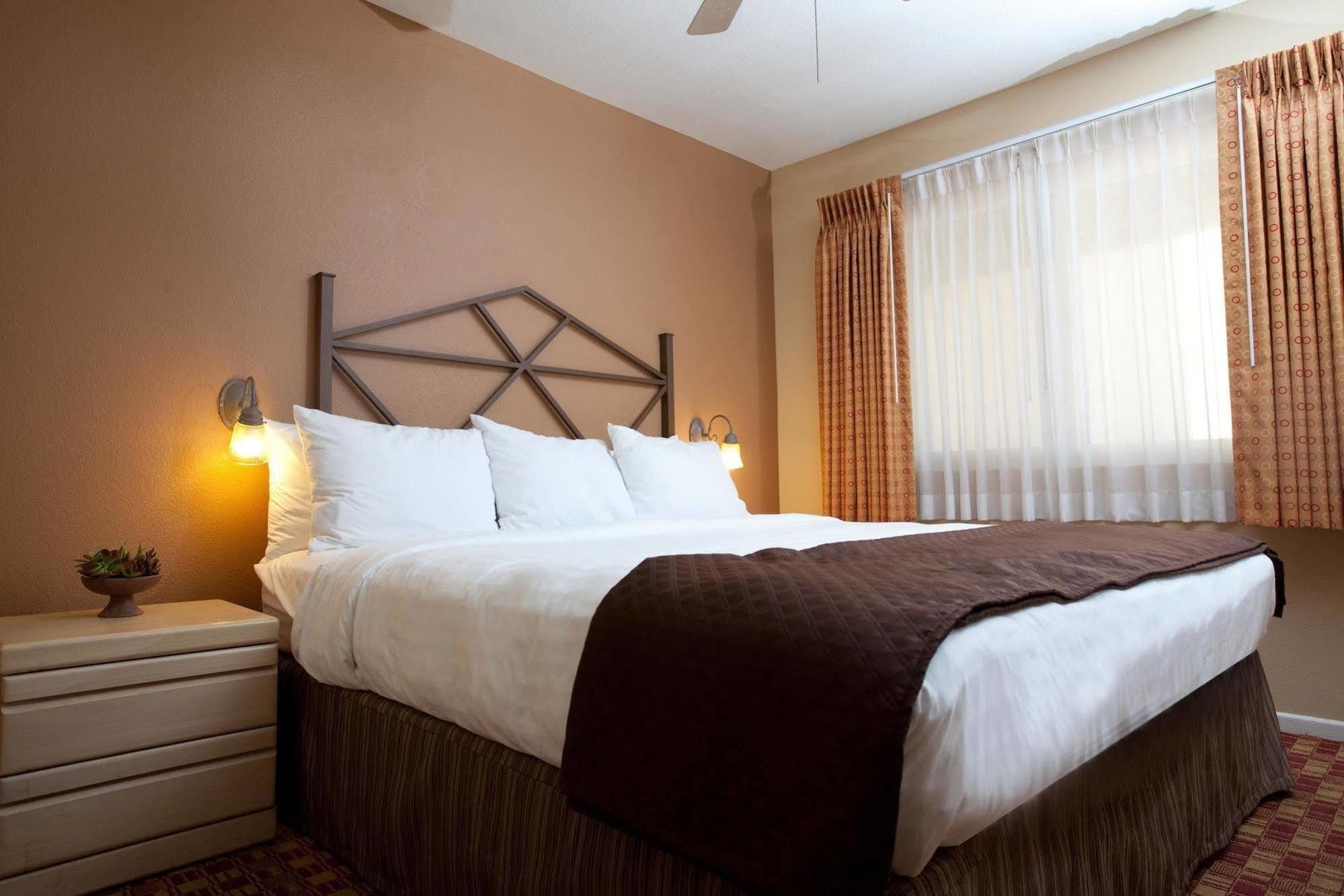 Red Lion Inn & Suites Cathedral City Palm Springs Exterior foto
