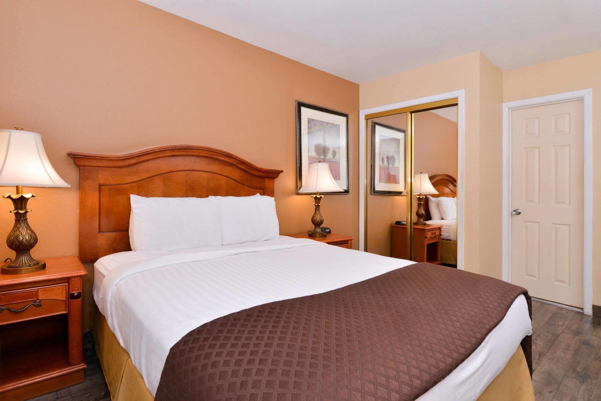 Red Lion Inn & Suites Cathedral City Palm Springs Exterior foto